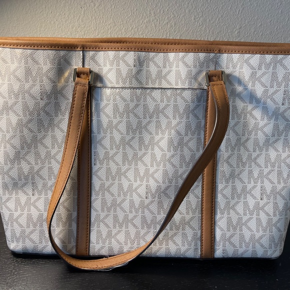 Michael Kors Laptop Bag - Picture 2 of 5